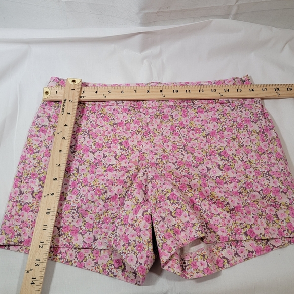 J.Crew Stretch Pink Floral Shorts Side zipper Women's size 6 - Picture 5 of 7